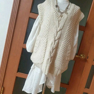 (새제품)핸드메이드 아이보리 볼드뜨개 니트베스트