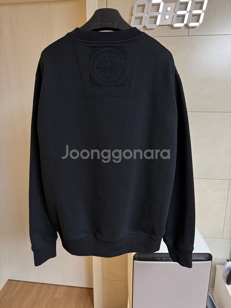 [새제품] 우영미 25fw 블랙 자수 라벨 맨투맨 48--0