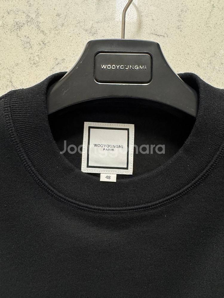 [새제품] 우영미 25fw 블랙 자수 라벨 맨투맨 48--4
