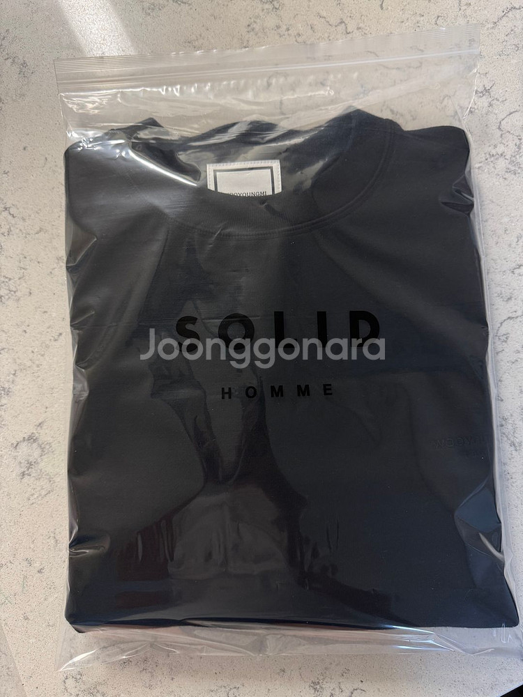 [새제품] 우영미 25fw 블랙 자수 라벨 맨투맨 48--8