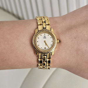 펜디 여성 금장 시계 손목시계 팬디 FENDI 여자 팔