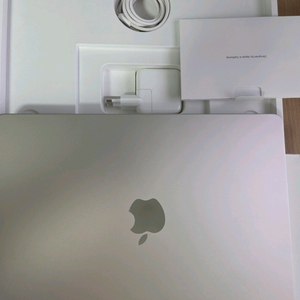 m2 맥북에어 256gb 16gb 13.6인치 스타라이트