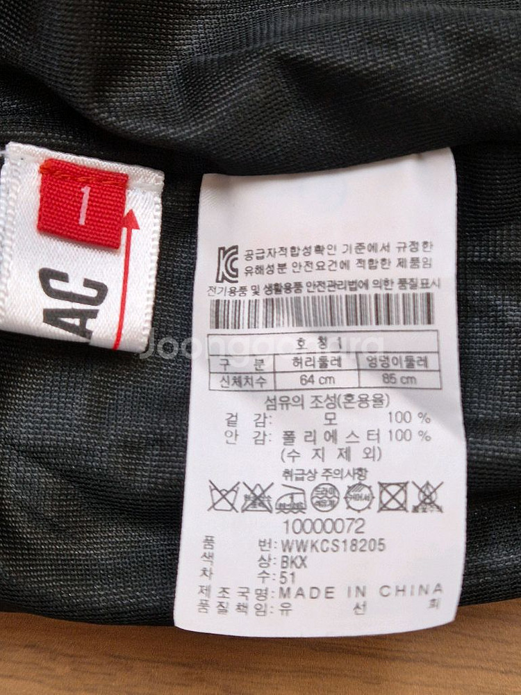 WAC 브랜드 블랙 카고 미니 스커트입니다. 겉감은 모 100% 재질로, 탄탄하게 잘 만들어졌습니다. 미니멀한 기장--2