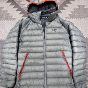 아크테릭스 세륨 후디 M 사이즈 판매합니다