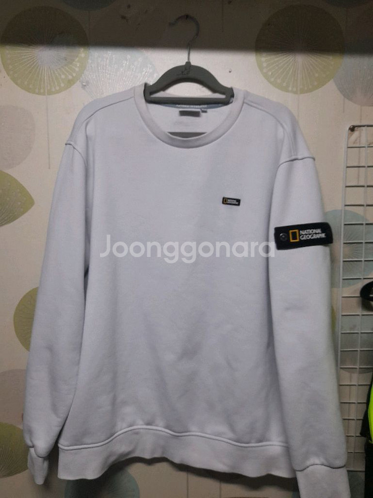 내셔널지오그래픽 폴리 카터 스몰 로고 맨투맨 티셔츠--0