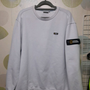 내셔널지오그래픽 폴리 카터 스몰 로고 맨투맨 티셔츠