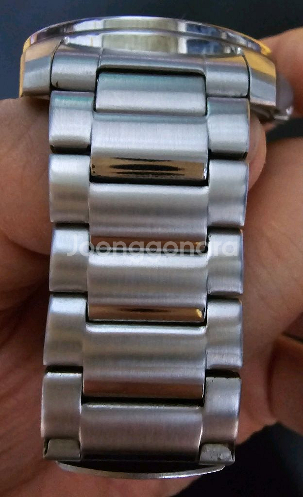 시티즌 에코드라이브 aw-1810-85l--5