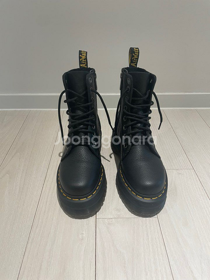 닥터마틴 제이든3 230사이즈(단순 개봉) 팝니다.--1