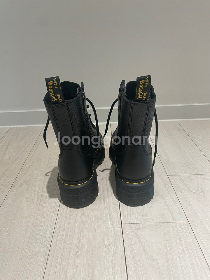 닥터마틴 제이든3 230사이즈(단순 개봉) 팝니다.--2