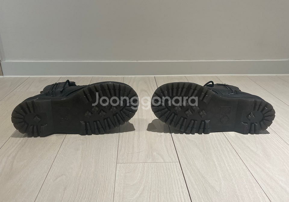 닥터마틴 제이든3 230사이즈(단순 개봉) 팝니다.--3