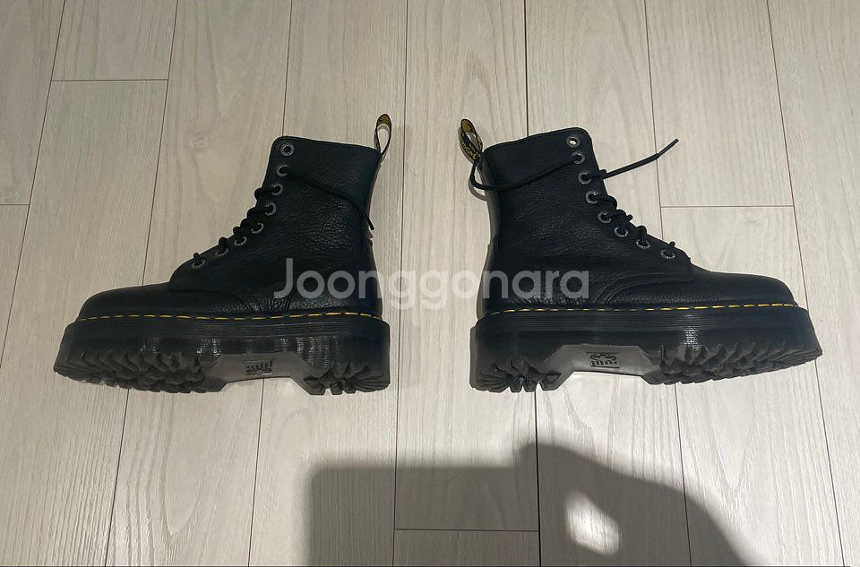 닥터마틴 제이든3 230사이즈(단순 개봉) 팝니다.--5