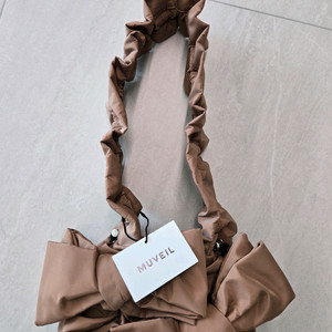 한섬 톰그레이하운드 MUVEIL 리본 숄더백 카멜