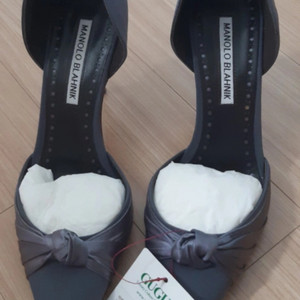 마놀로블라닉 힐 LAUCEDO 모델 35