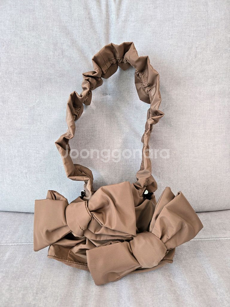 한섬 톰그레이하운드 MUVEIL 리본 숄더백 카멜--1