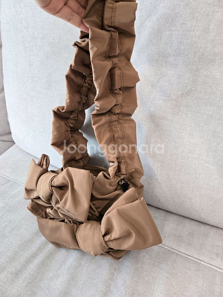 한섬 톰그레이하운드 MUVEIL 리본 숄더백 카멜--2