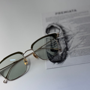 이세이 미야케 x 금자안경 웰링턴 V 하금테 안경 0056