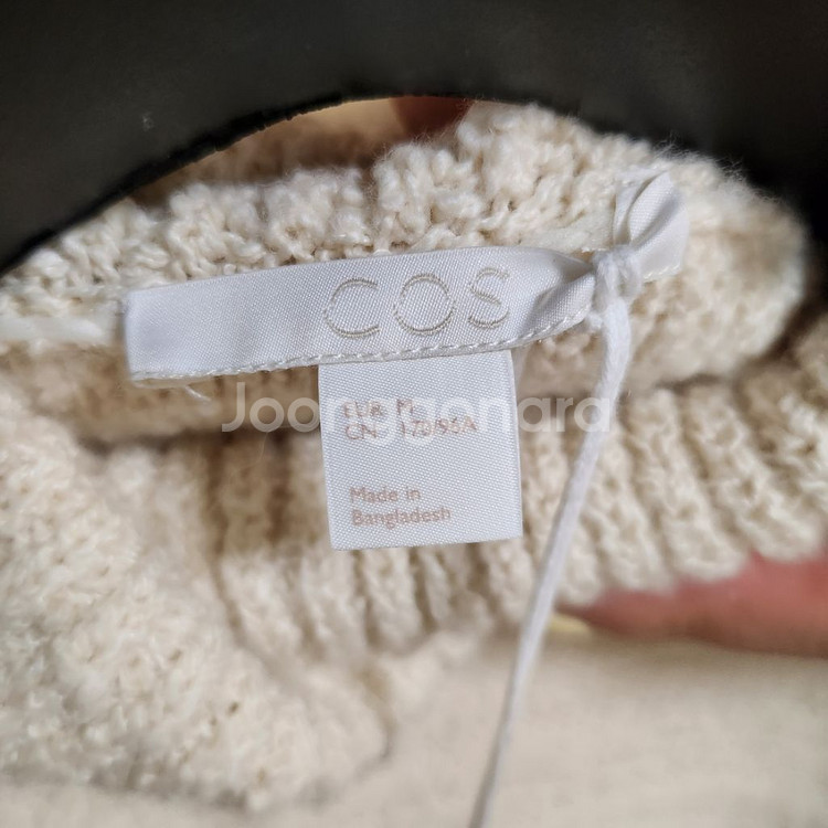 [새상품] COS 코스 텍스쳐드 롤 넥 베스트 아이보리--5