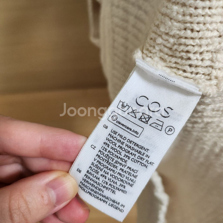 [새상품] COS 코스 텍스쳐드 롤 넥 베스트 아이보리--6