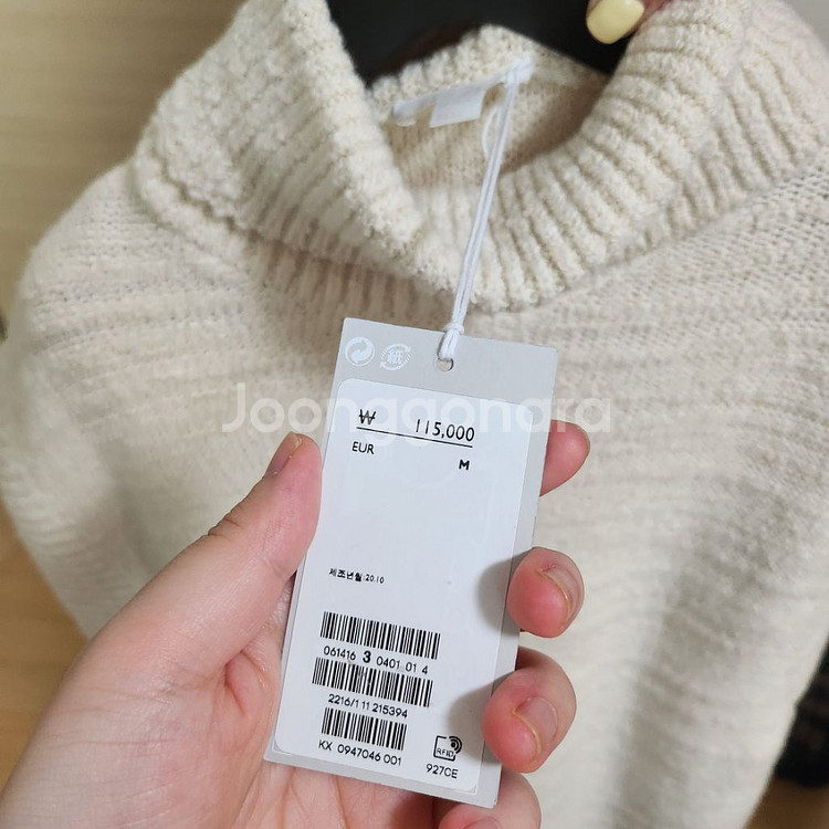 [새상품] COS 코스 텍스쳐드 롤 넥 베스트 아이보리--7