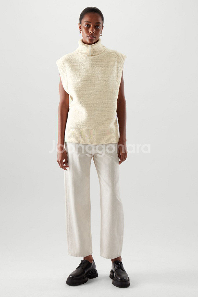 [새상품] COS 코스 텍스쳐드 롤 넥 베스트 아이보리--8