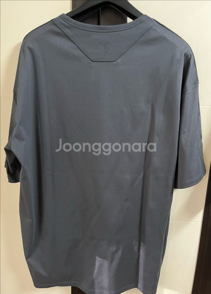 에비너 반팔티 그레이,그린색 1사이즈 팝니다--1