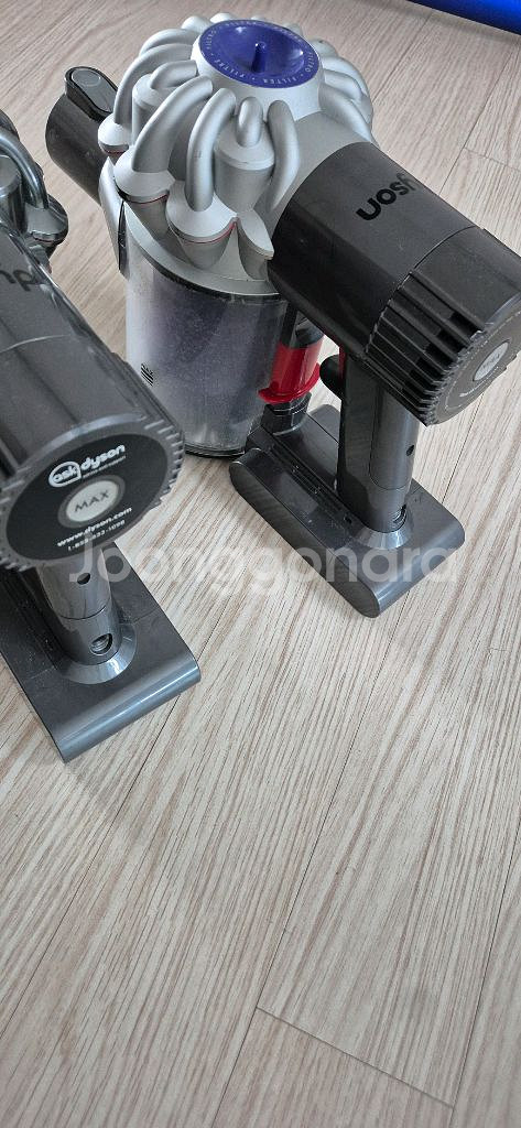 다이슨 V6본체2대.연결봉.충전기.소프트해드팝니다--3