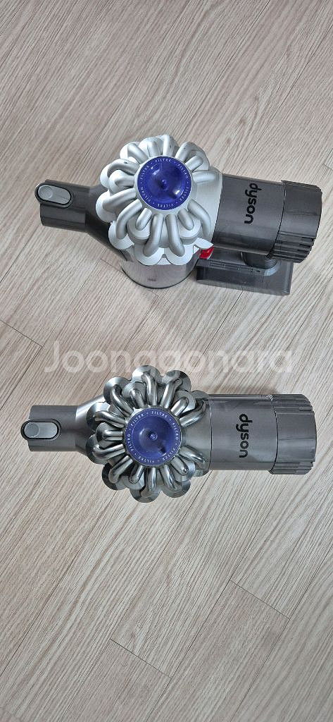 다이슨 V6본체2대.연결봉.충전기.소프트해드팝니다--0