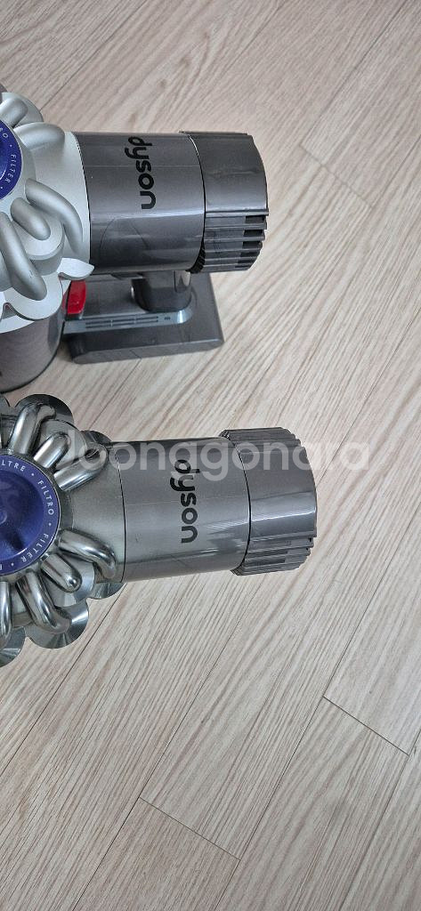 다이슨 V6본체2대.연결봉.충전기.소프트해드팝니다--2