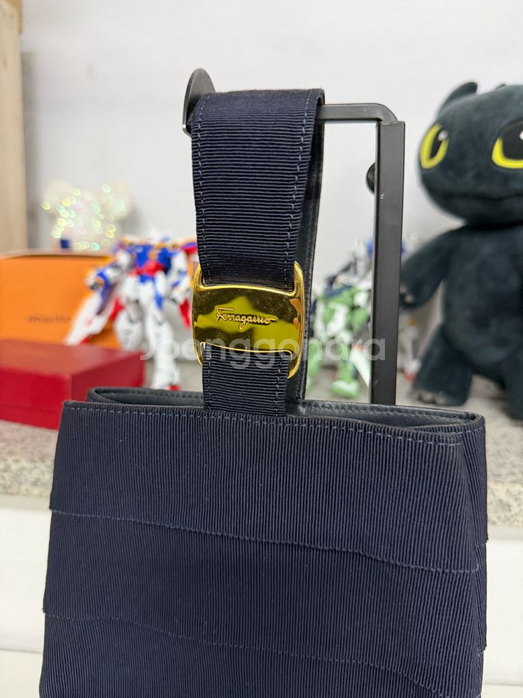 정품) 페라가모 바라 티어드 원 핸들백--2