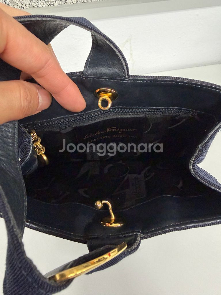 정품) 페라가모 바라 티어드 원 핸들백--6