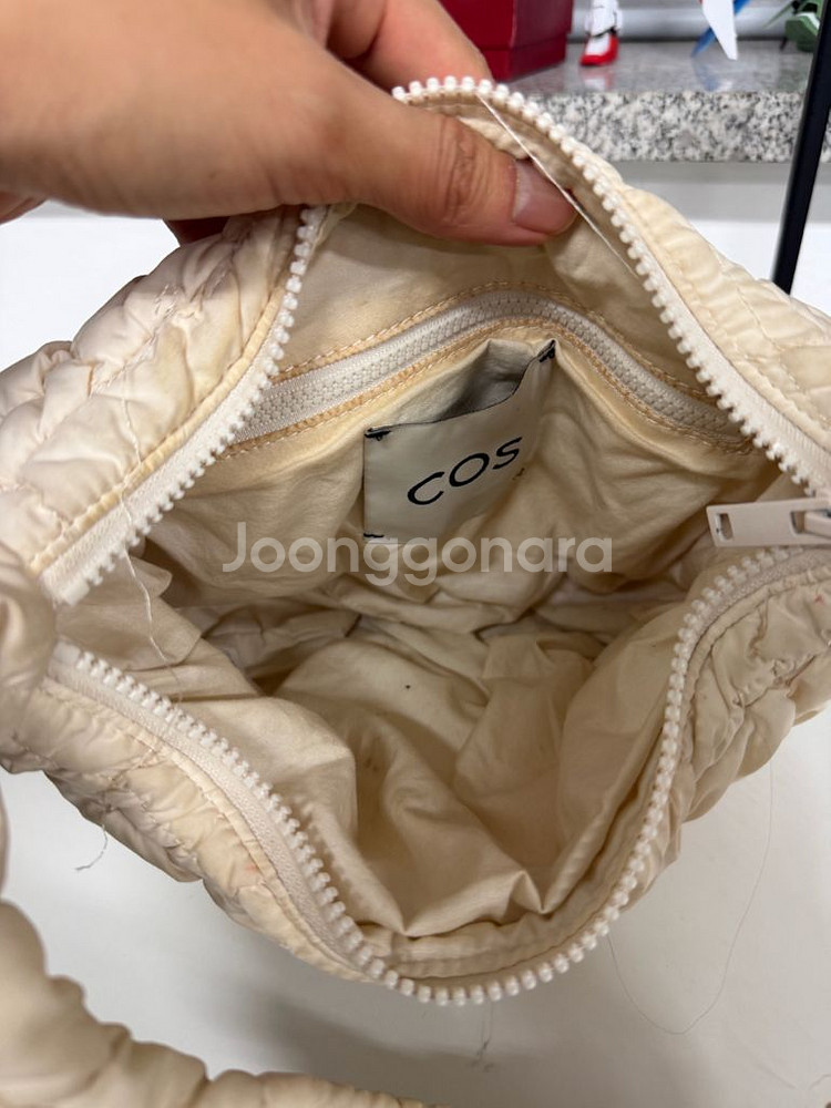 정품) COS 코스 퀼티드 미니 구름백--6