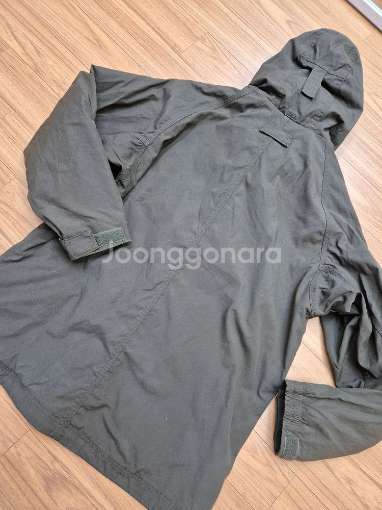 콜롬비아 남성용 후드 자켓 L사이즈 판매합니다. 무난한 색상이라 어디든 잘 어울립니다. 겉감은 나일론 59%, 면--1