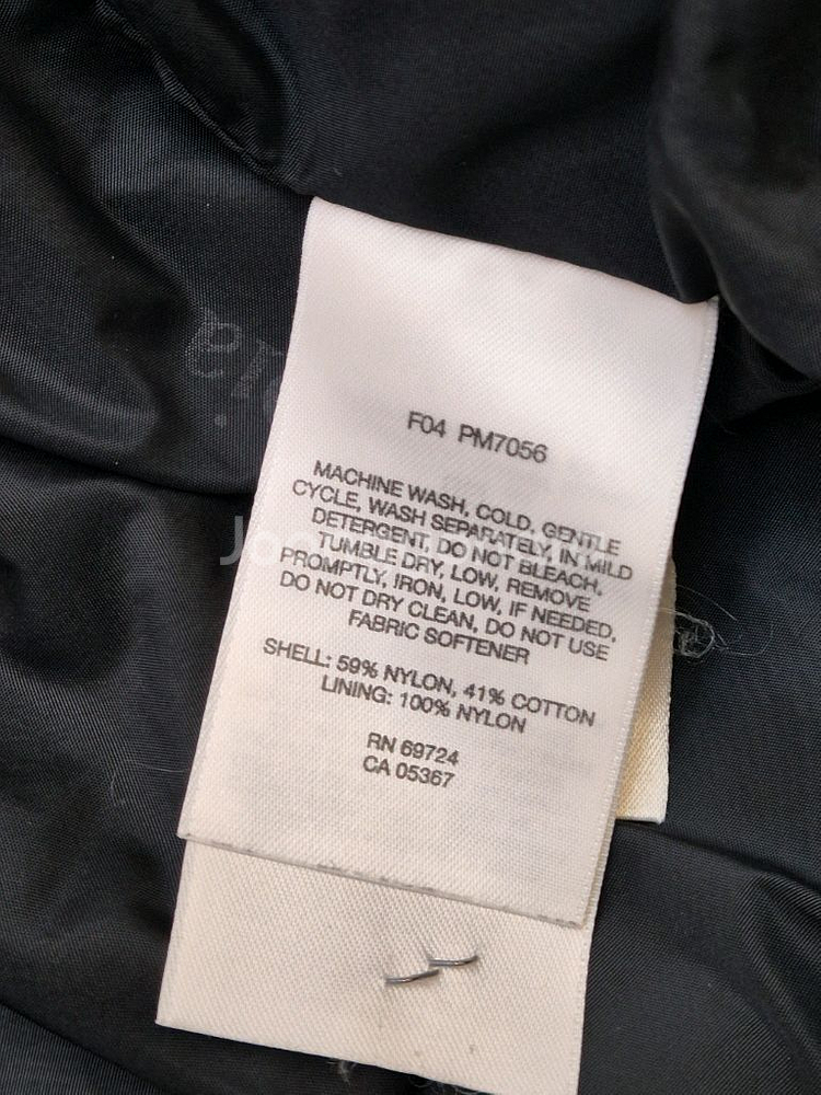 콜롬비아 남성용 후드 자켓 L사이즈 판매합니다. 무난한 색상이라 어디든 잘 어울립니다. 겉감은 나일론 59%, 면--3