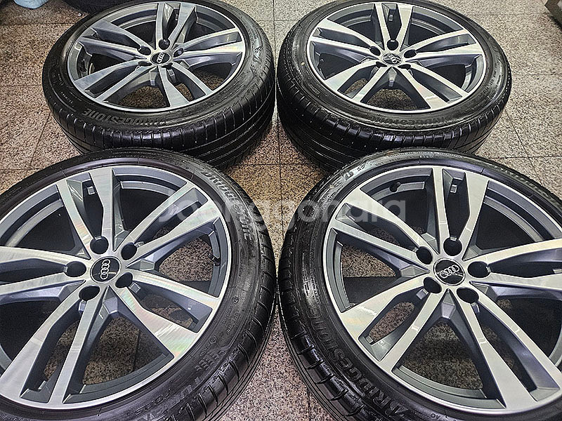 아우디 C8 신형 A6 45TDI 정품 19인치 휠--1