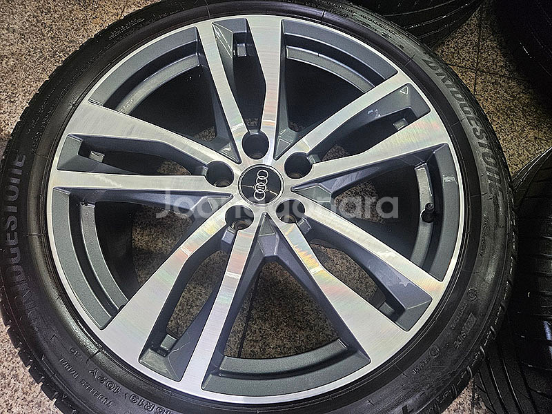 아우디 C8 신형 A6 45TDI 정품 19인치 휠--2