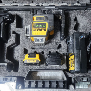 디월트 충전레이저레벨기 DCE089D1G 팝니다