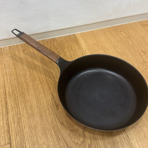 버미큘라 주물 법랑 무쇠 프라이팬 26cm