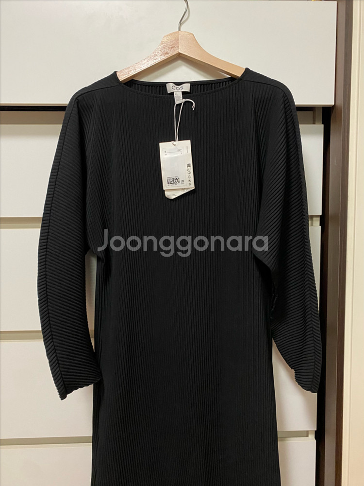 새상품 COS 블랙 플리츠 원피스--3