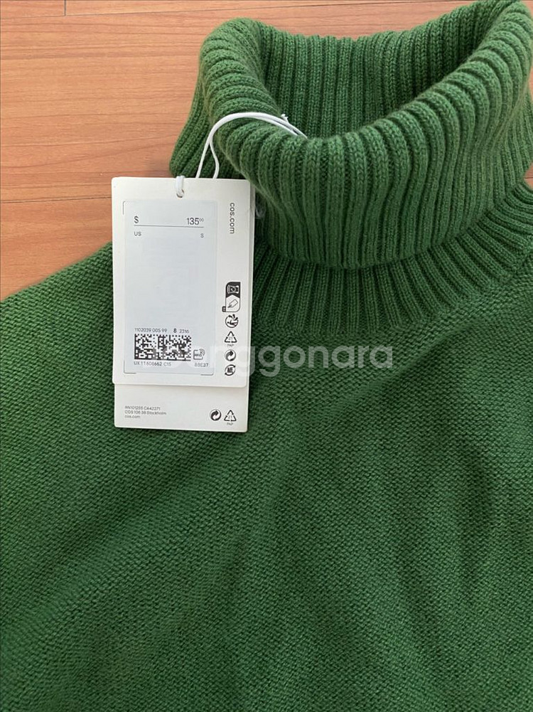 새상품 COS 터틀넥 스웨터--0