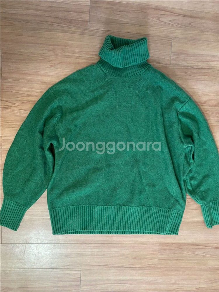 새상품 COS 터틀넥 스웨터--1