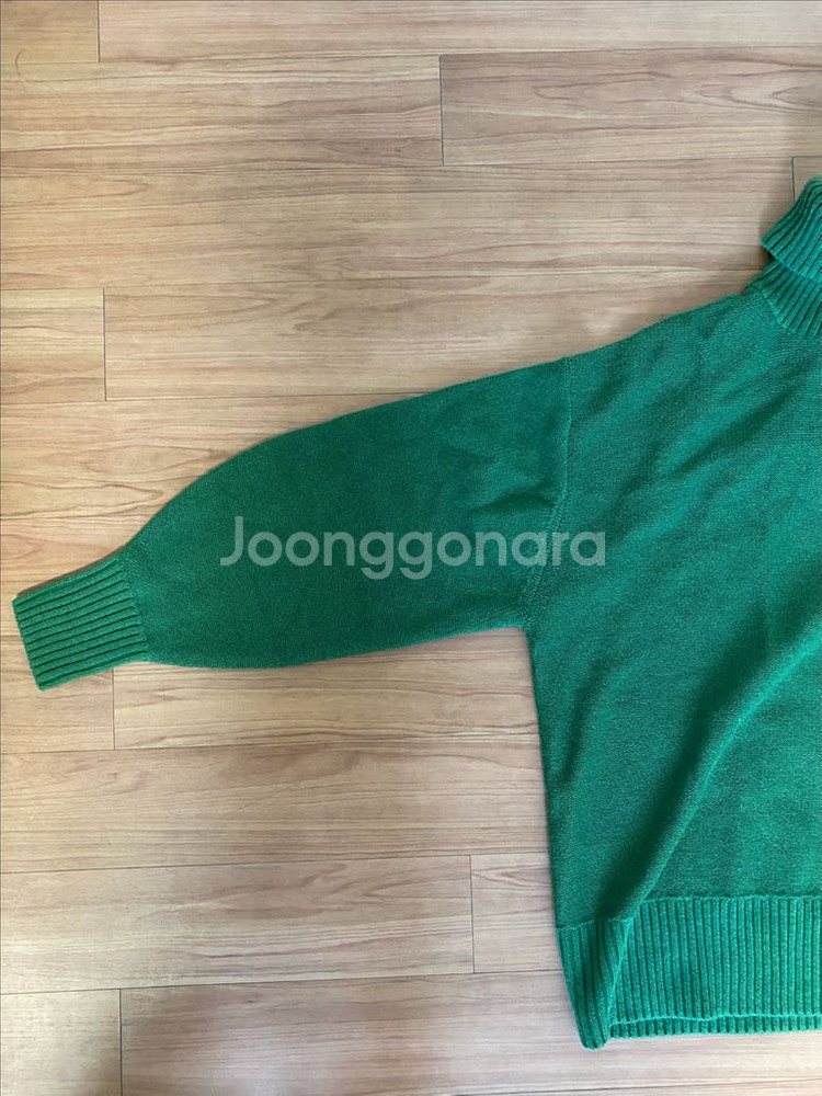 새상품 COS 터틀넥 스웨터--2