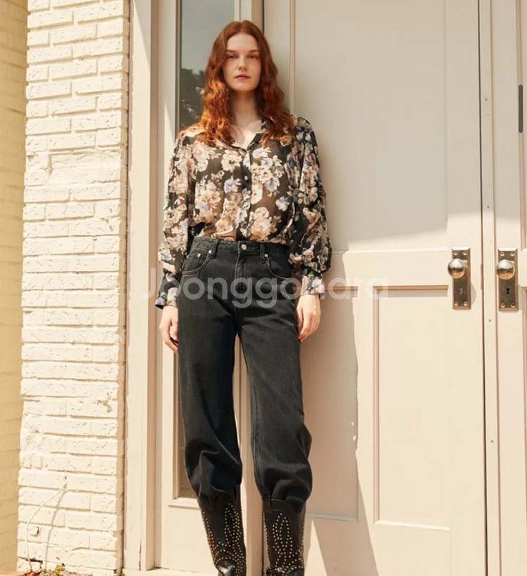 오엘 플라워 퍼프 셔링 블라우스 블랙 플로랄--1