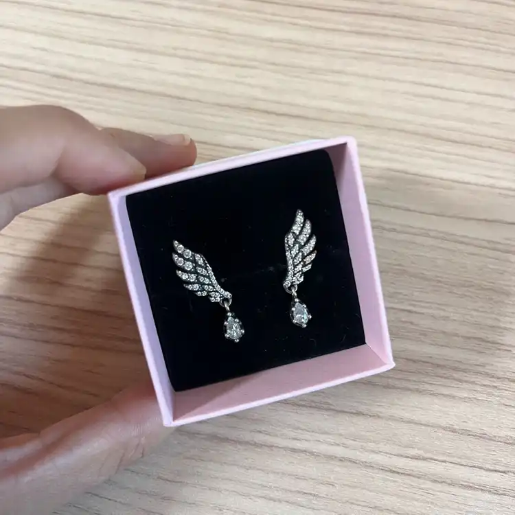 판도라 날개 깃털 귀걸이, 깃털 참 이미지