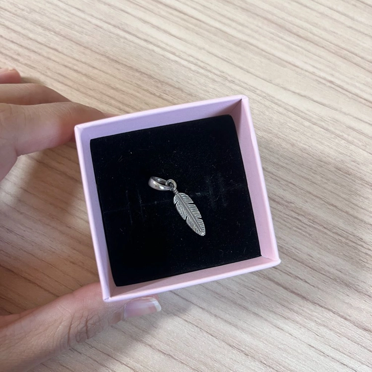 판도라 날개 깃털 귀걸이, 깃털 참 이미지