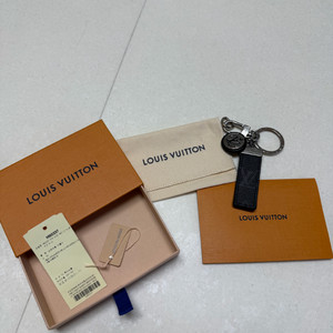루이비통 다미에 패턴 키링