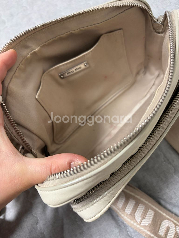 미우미우 마틀라쎄 샤인 크로스백 카메라백--7