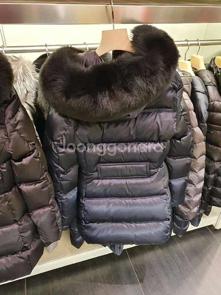 프라다 테슬 리얼 퍼 후드 패딩 정품--1