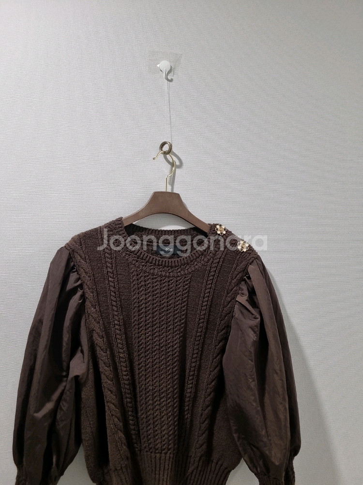 오즈세컨 케이블 브라운 니트 퍼프 블라우스 23-24ss--1