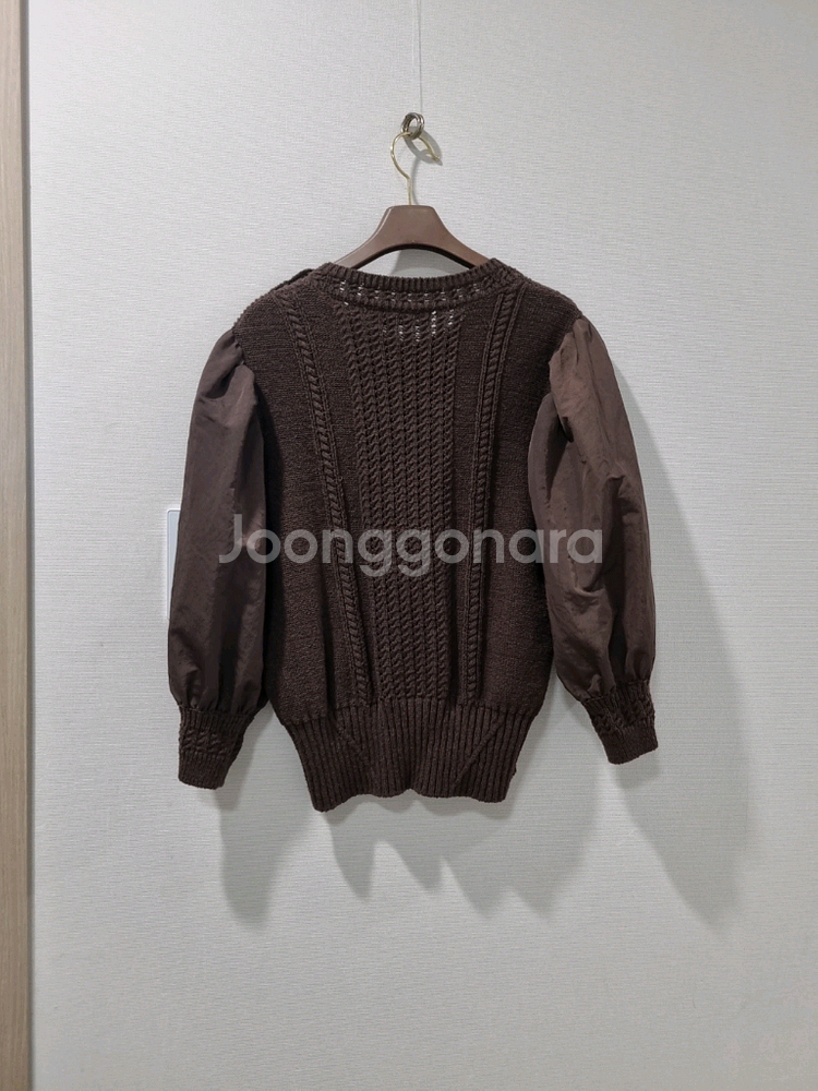 오즈세컨 케이블 브라운 니트 퍼프 블라우스 23-24ss--6