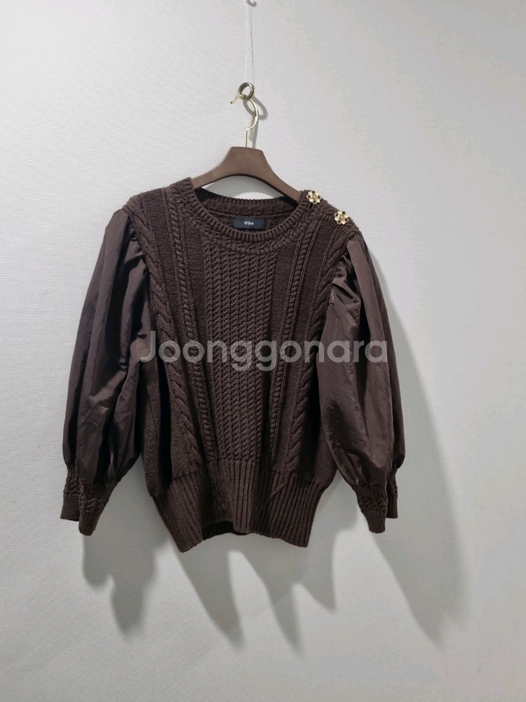 오즈세컨 케이블 브라운 니트 퍼프 블라우스 23-24ss--3